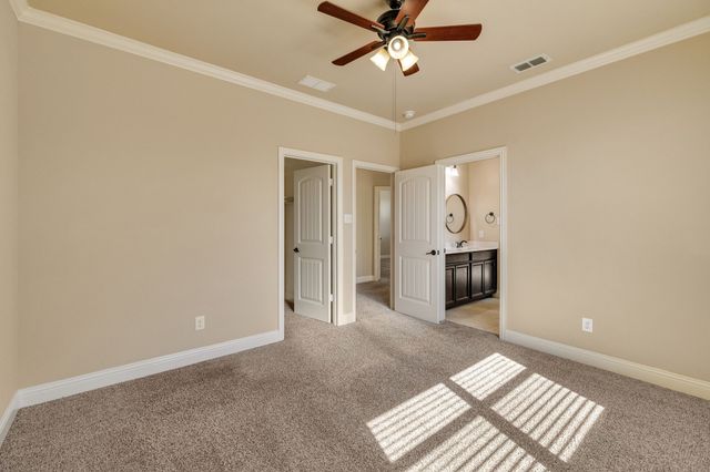 1049 Mesa Crest Drive, Fort Worth, TX 76052