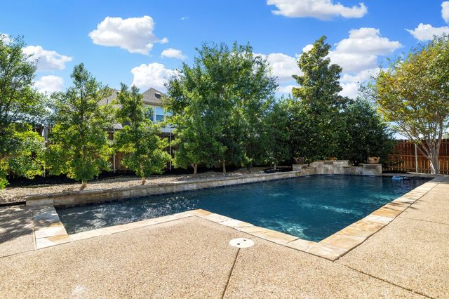 1049 Mesa Crest Drive, Fort Worth, TX 76052