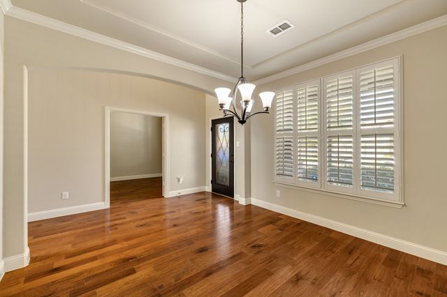 1049 Mesa Crest Drive, Fort Worth, TX 76052