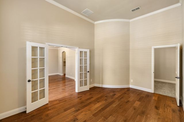 1049 Mesa Crest Drive, Fort Worth, TX 76052