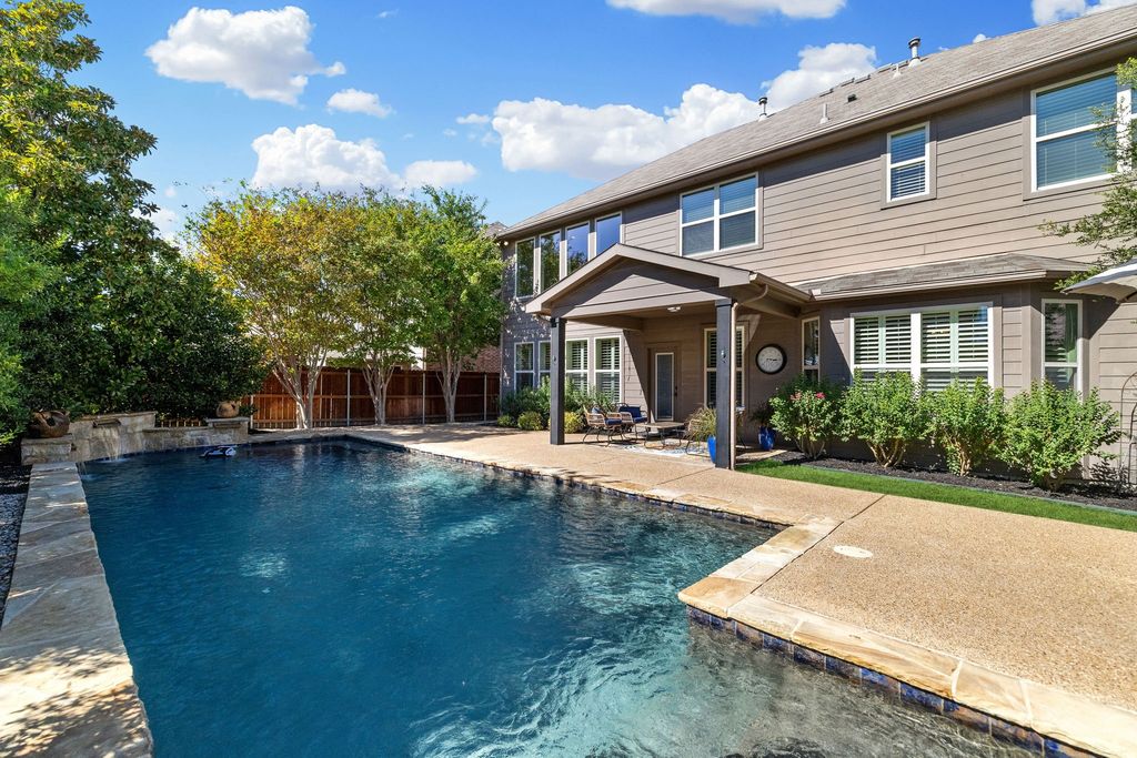 1049 Mesa Crest Drive, Fort Worth, TX 76052