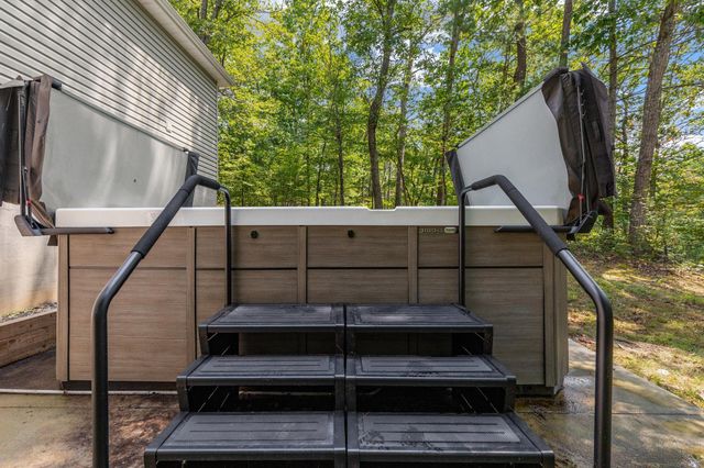 566 IRONWOOD RD, Mount Jackson, VA 22842