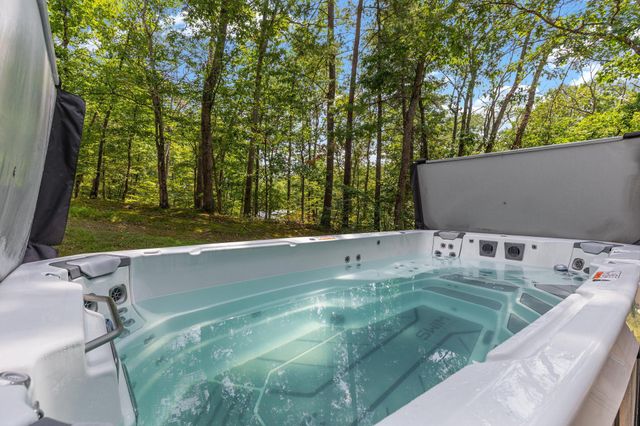 566 IRONWOOD RD, Mount Jackson, VA 22842