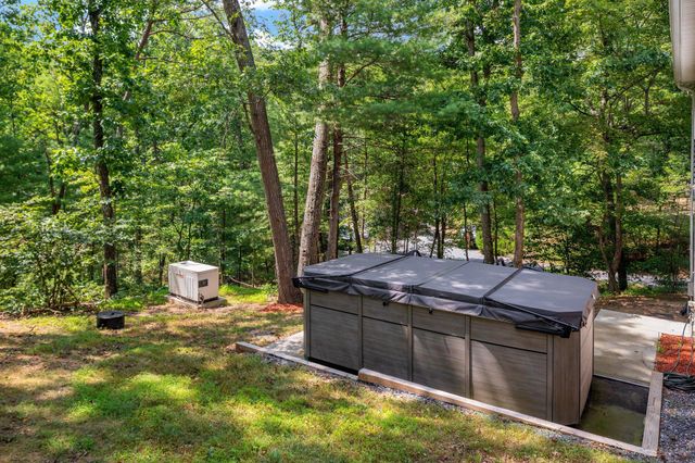 566 IRONWOOD RD, Mount Jackson, VA 22842