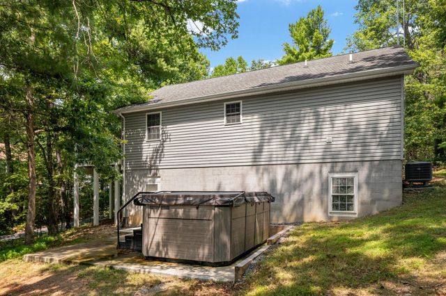 566 IRONWOOD RD, Mount Jackson, VA 22842