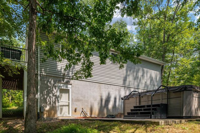 566 IRONWOOD RD, Mount Jackson, VA 22842