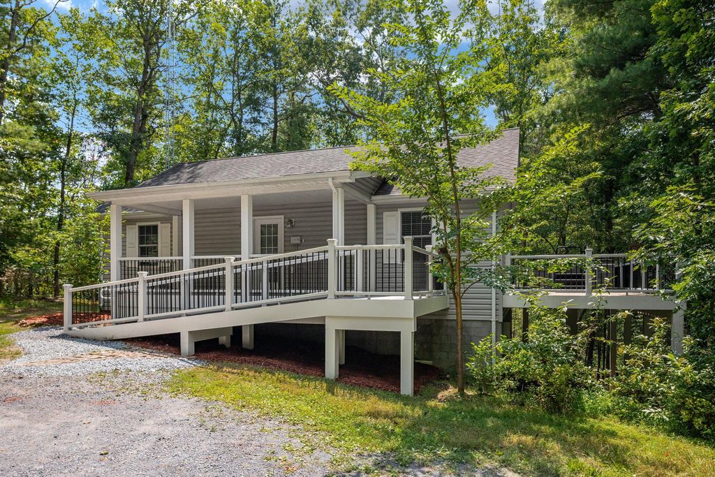 566 IRONWOOD RD, Mount Jackson, VA 22842