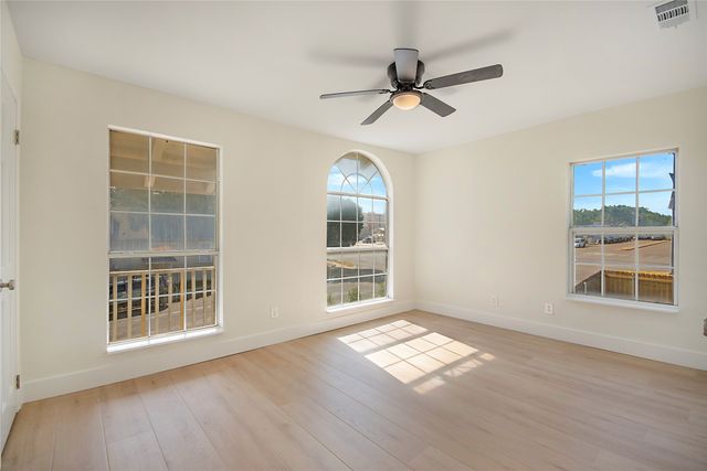 305 N Oak Cliff Boulevard, Dallas, TX 75208
