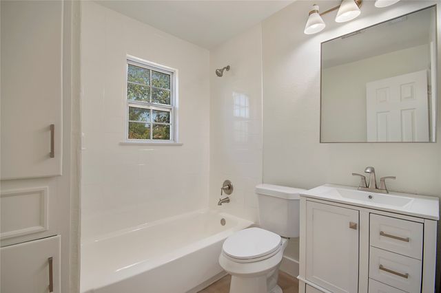 305 N Oak Cliff Boulevard, Dallas, TX 75208