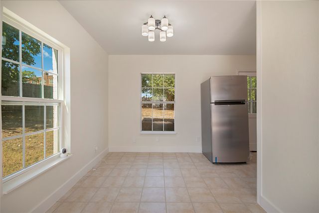 305 N Oak Cliff Boulevard, Dallas, TX 75208