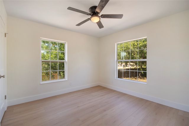 305 N Oak Cliff Boulevard, Dallas, TX 75208