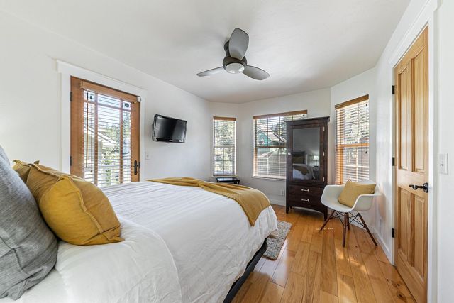 10050 SE River Street, Truckee, CA 96161