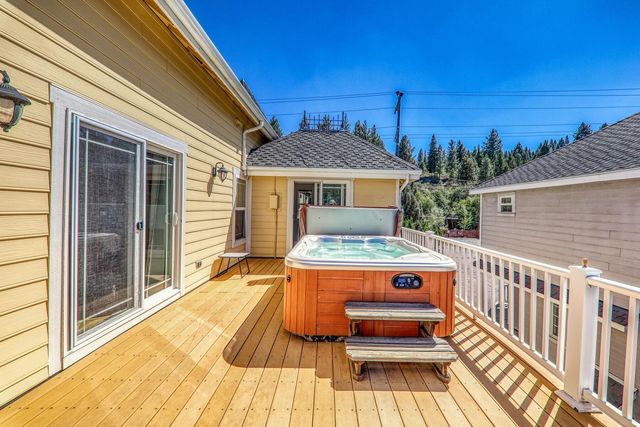 10050 SE River Street, Truckee, CA 96161