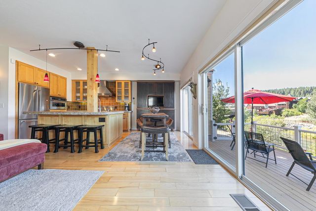 10050 SE River Street, Truckee, CA 96161