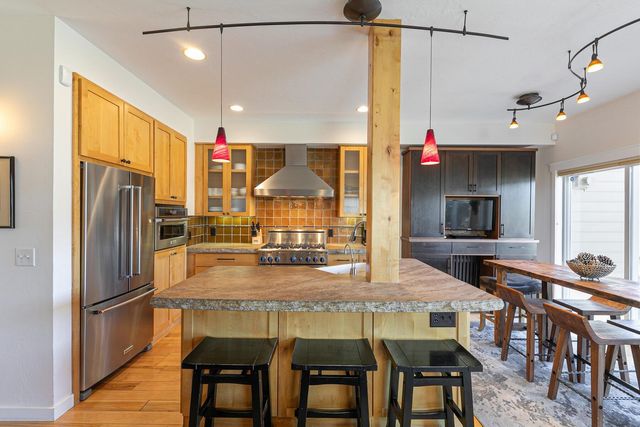 10050 SE River Street, Truckee, CA 96161