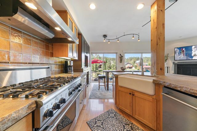 10050 SE River Street, Truckee, CA 96161