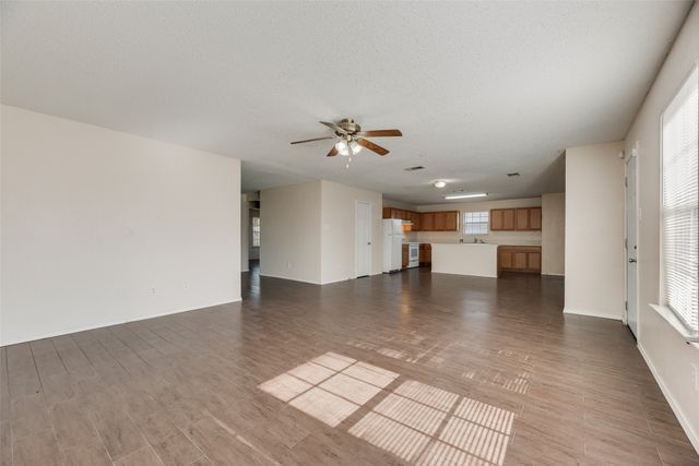 616 Jewelflower Drive, Desoto, TX 75112