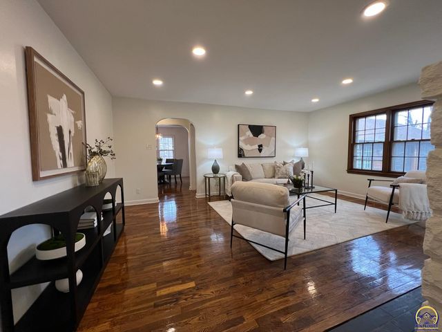 507 SW Gage Court Cir, Topeka, KS 66606