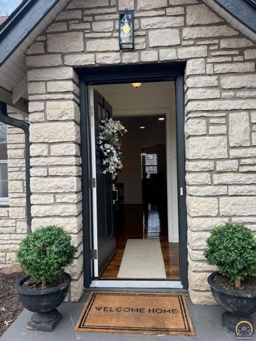 507 SW Gage Court Cir, Topeka, KS 66606