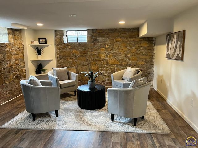 507 SW Gage Court Cir, Topeka, KS 66606