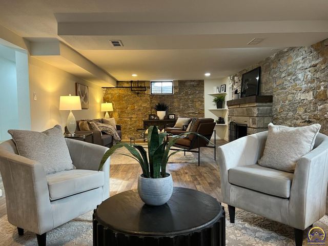 507 SW Gage Court Cir, Topeka, KS 66606