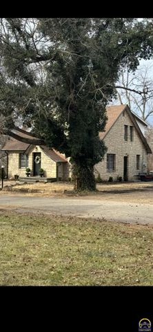 507 SW Gage Court Cir, Topeka, KS 66606