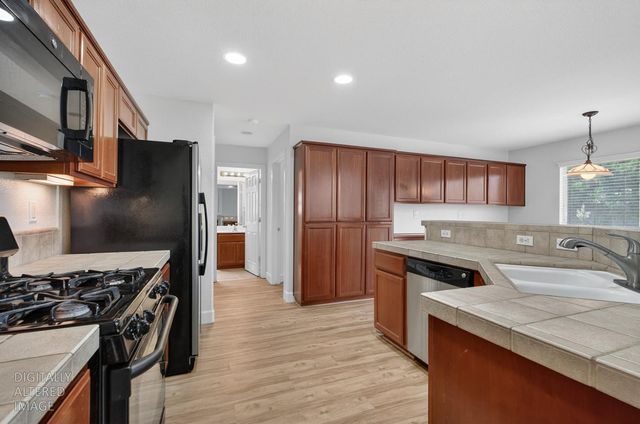 9648 Flame Tokay Way, Elk Grove, CA 95624