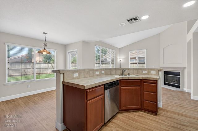 9648 Flame Tokay Way, Elk Grove, CA 95624