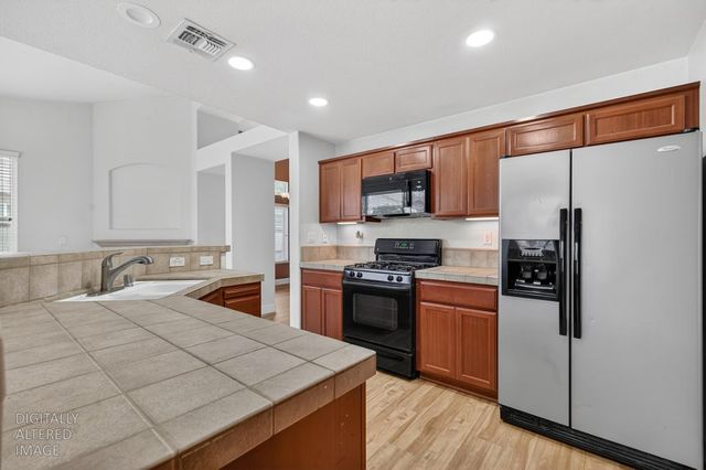 9648 Flame Tokay Way, Elk Grove, CA 95624