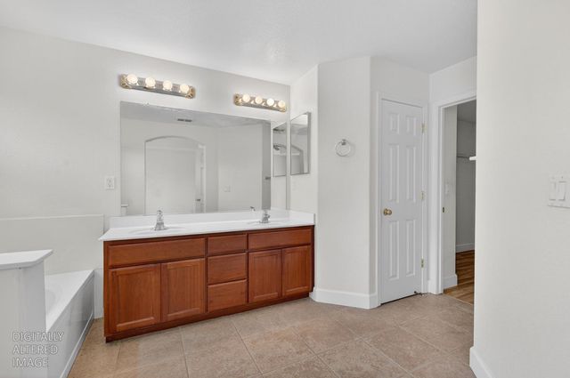 9648 Flame Tokay Way, Elk Grove, CA 95624