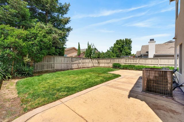 9648 Flame Tokay Way, Elk Grove, CA 95624
