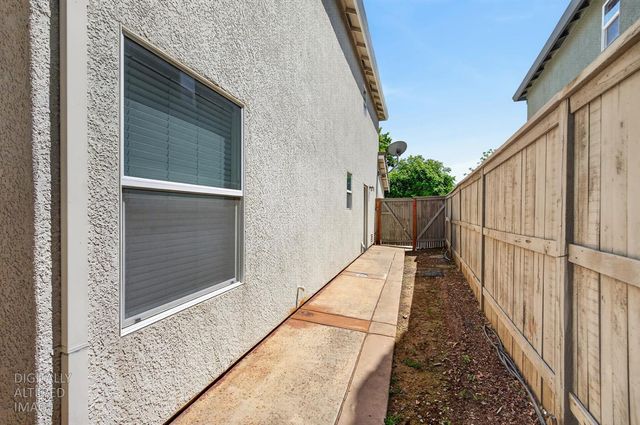 9648 Flame Tokay Way, Elk Grove, CA 95624