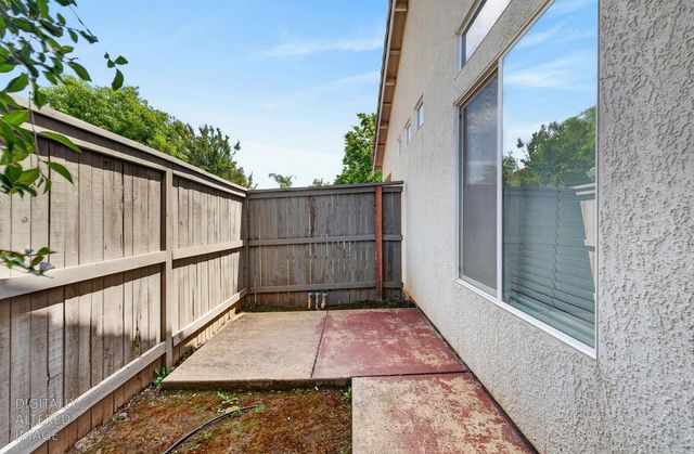 9648 Flame Tokay Way, Elk Grove, CA 95624