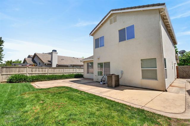 9648 Flame Tokay Way, Elk Grove, CA 95624