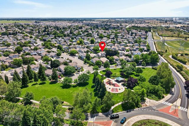 9648 Flame Tokay Way, Elk Grove, CA 95624