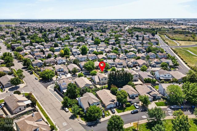 9648 Flame Tokay Way, Elk Grove, CA 95624