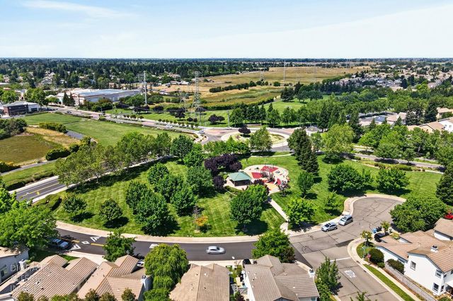 9648 Flame Tokay Way, Elk Grove, CA 95624