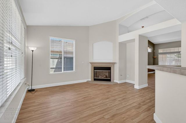 9648 Flame Tokay Way, Elk Grove, CA 95624