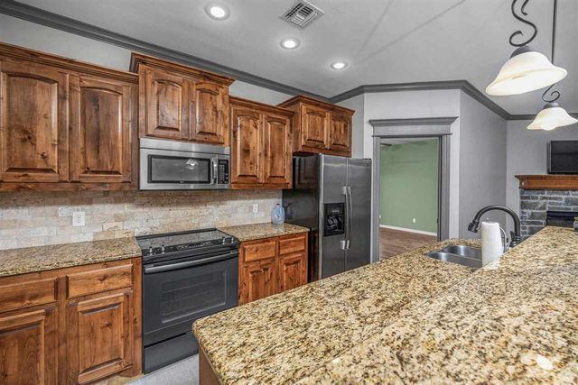 13654 NE Lafayette Dr, Elgin, OK 73538