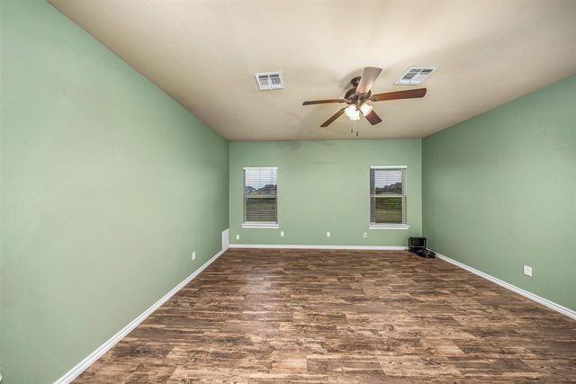 13654 NE Lafayette Dr, Elgin, OK 73538