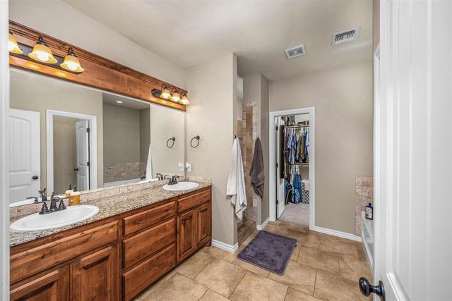 13654 NE Lafayette Dr, Elgin, OK 73538