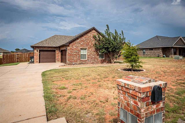 13654 NE Lafayette Dr, Elgin, OK 73538