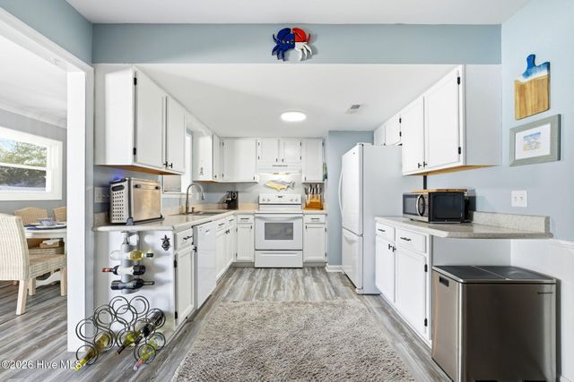 132 NE 32nd Street, Oak Island, NC 28465