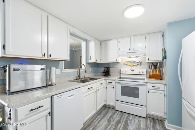 132 NE 32nd Street, Oak Island, NC 28465