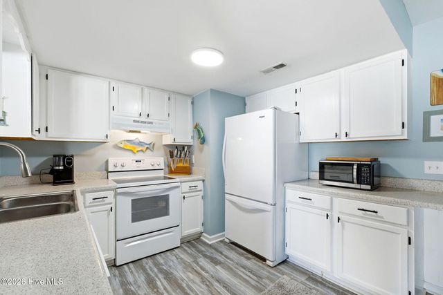 132 NE 32nd Street, Oak Island, NC 28465