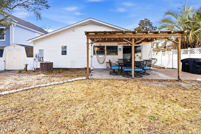 132 NE 32nd Street, Oak Island, NC 28465