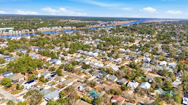 132 NE 32nd Street, Oak Island, NC 28465