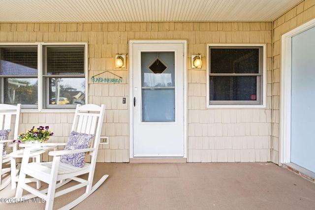 132 NE 32nd Street, Oak Island, NC 28465