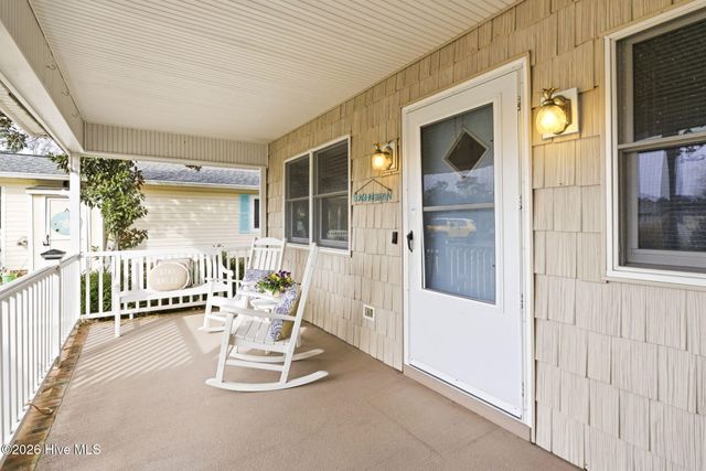 132 NE 32nd Street, Oak Island, NC 28465