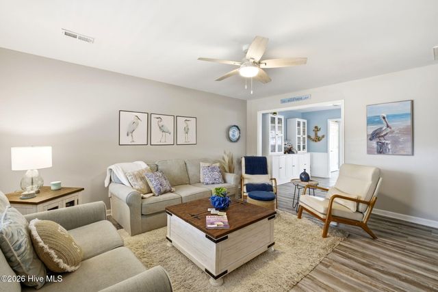 132 NE 32nd Street, Oak Island, NC 28465